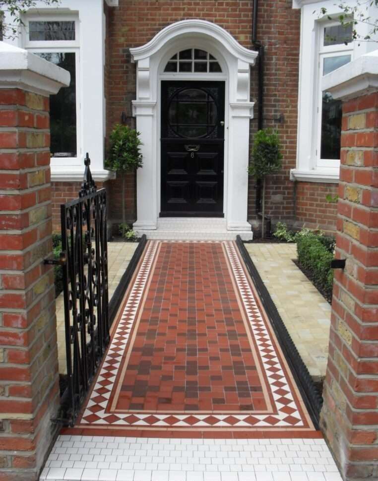 Melville Border with Dover White Step