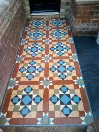 Chatsworth Path with 1 line simple border